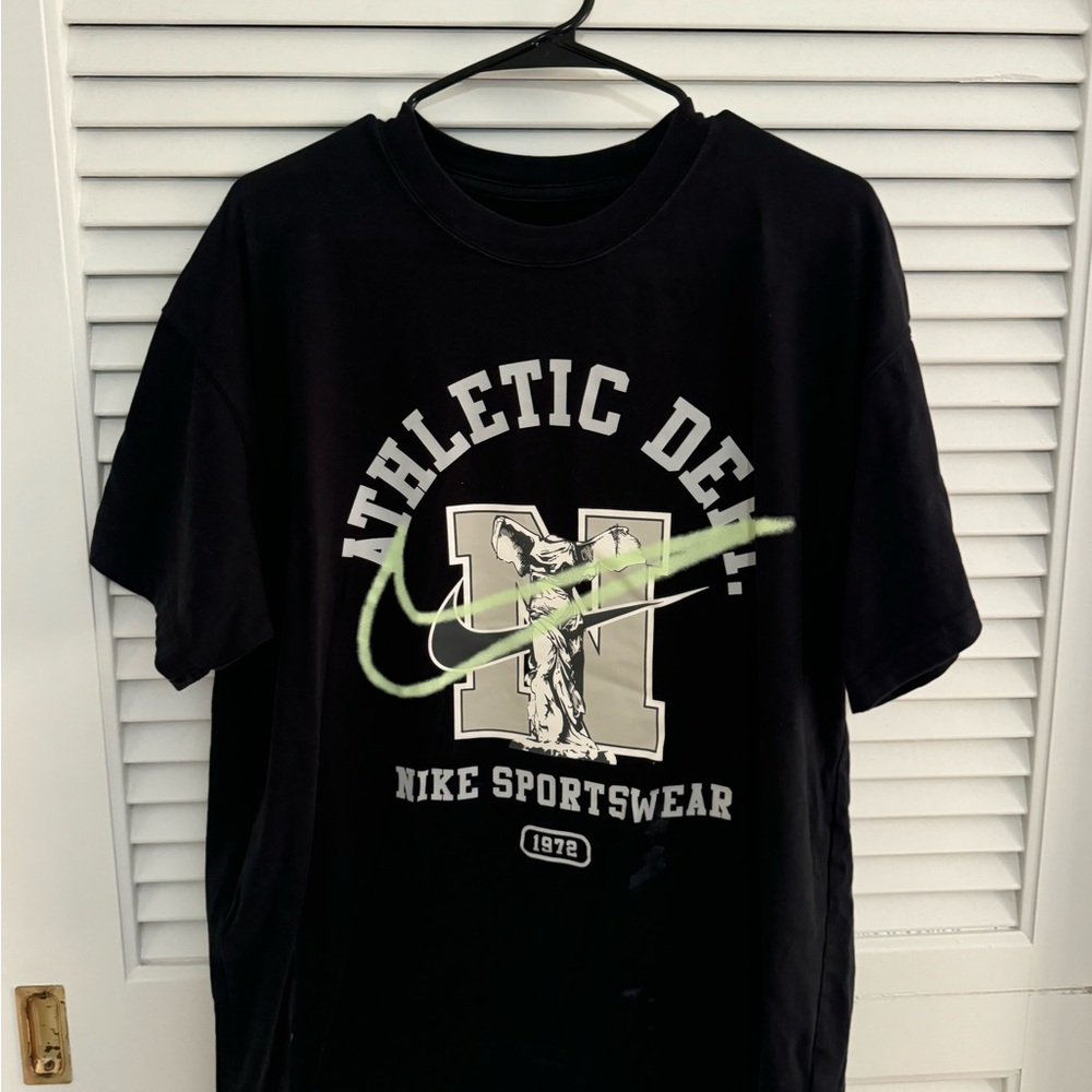 Nike T